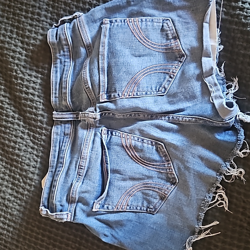 Shorts - Picture 3 of 3